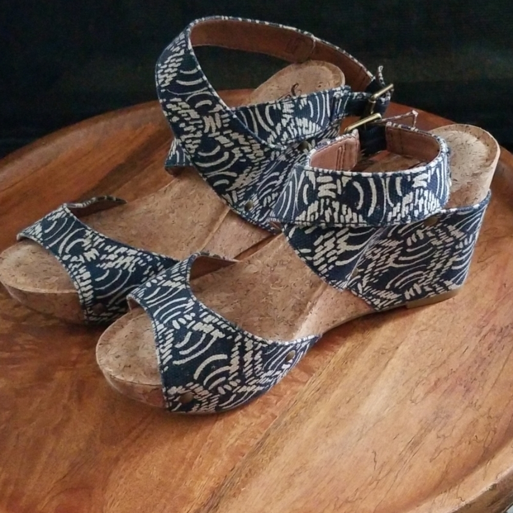 Lucky wedges,  size 8